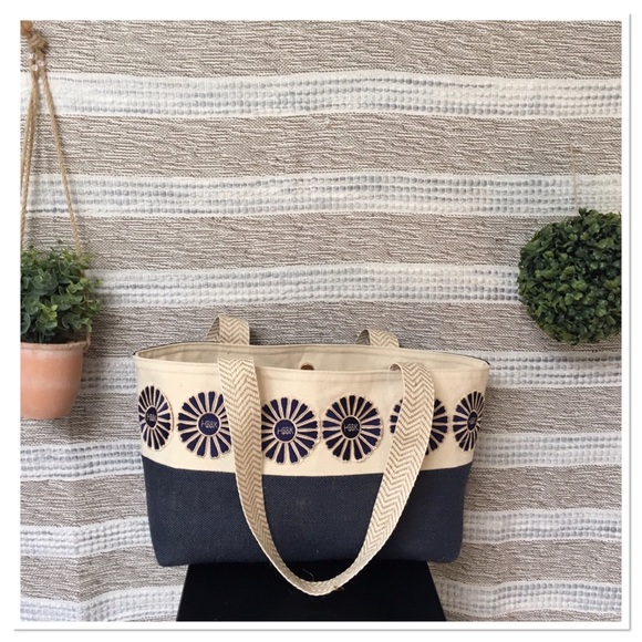 HBBK Cruise and Resort Luxury Vegan Tote - Picture 5 of 8